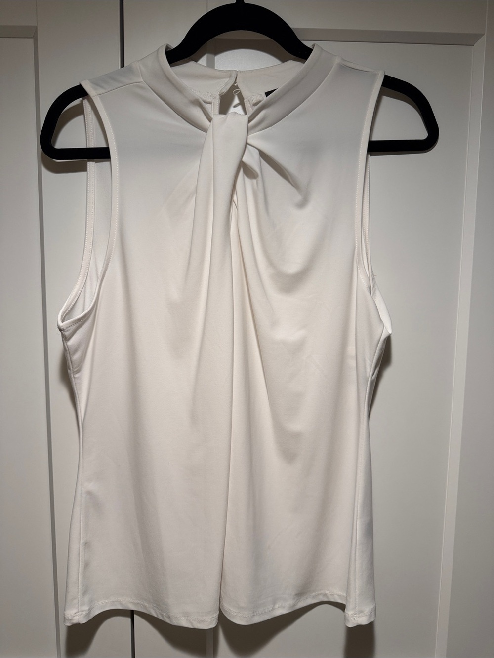 Halogen Cream Tie-Neck Sleeveless Camisole